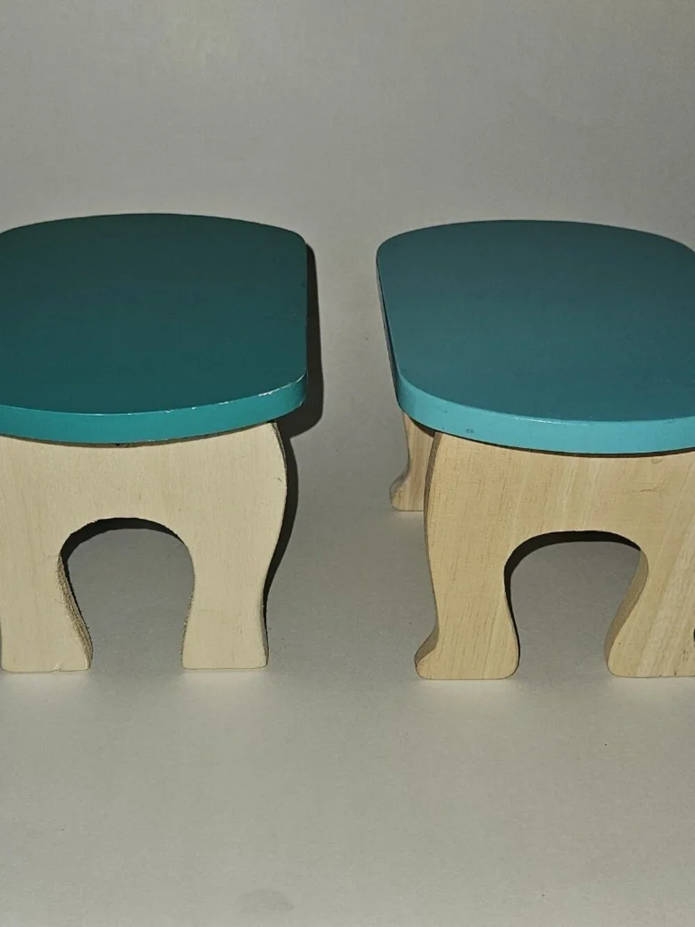 Doll Furniture 2 Aqua/Tan Wood Tables 1 White Wicker Table / Stool ? READ